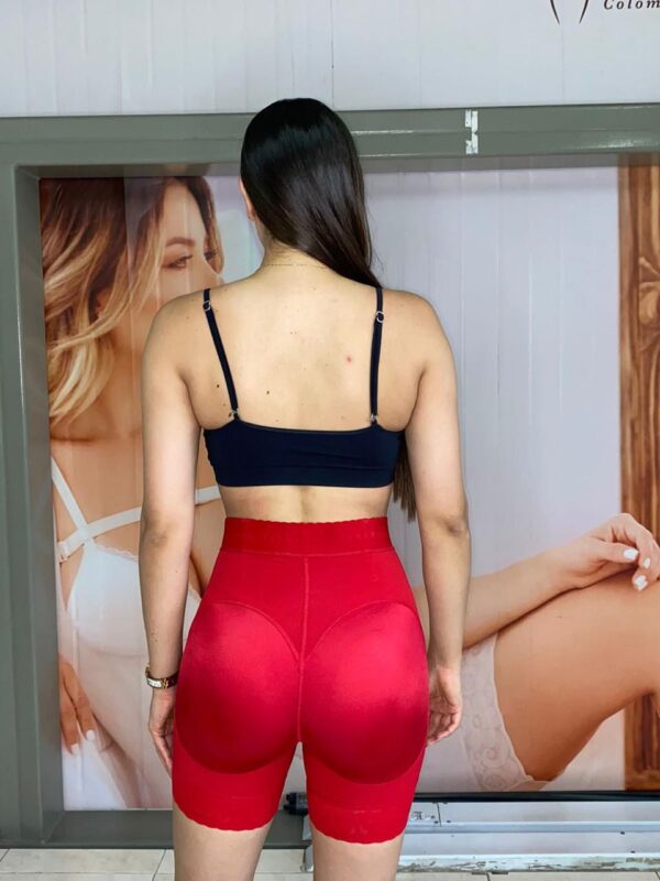 Curvy Short - Image 3